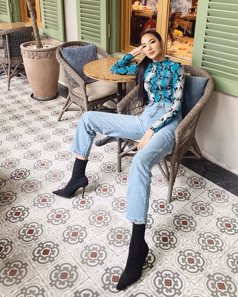 Hoàng Thùy vốn là người mẫu đa phong cách.