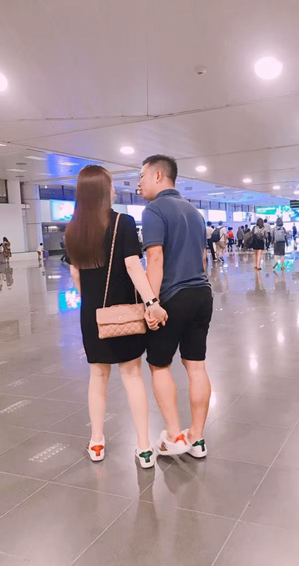  Chồng của Giang Hồng Ngọc cũng có mối quan hệ thân quen với nhiều nghệ sĩ trong showbiz Việt như: MC Thành Trung, ca sĩ Hà Vân...