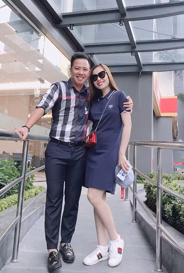 Theo Thời Đại, ông xã của Giang Hồng Ngọc là một doanh nhân có tiếng. Anh sinh ra, lớn lên tại Thái Bình nhưng làm việc ở TP HCM và nước ngoài.