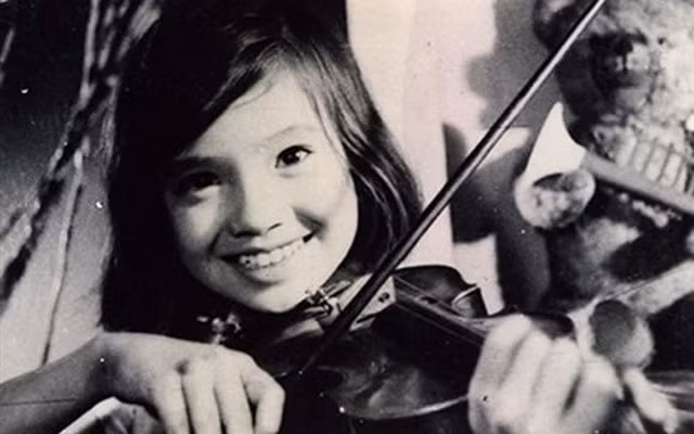 Ngay từ nhỏ, "Em bé Hà Nội" Lan Hương đã sở hữu nhan sắc nhìn là mê với gương mặt bầu bĩnh, đôi mắt to tròn đen láy và có hồn.