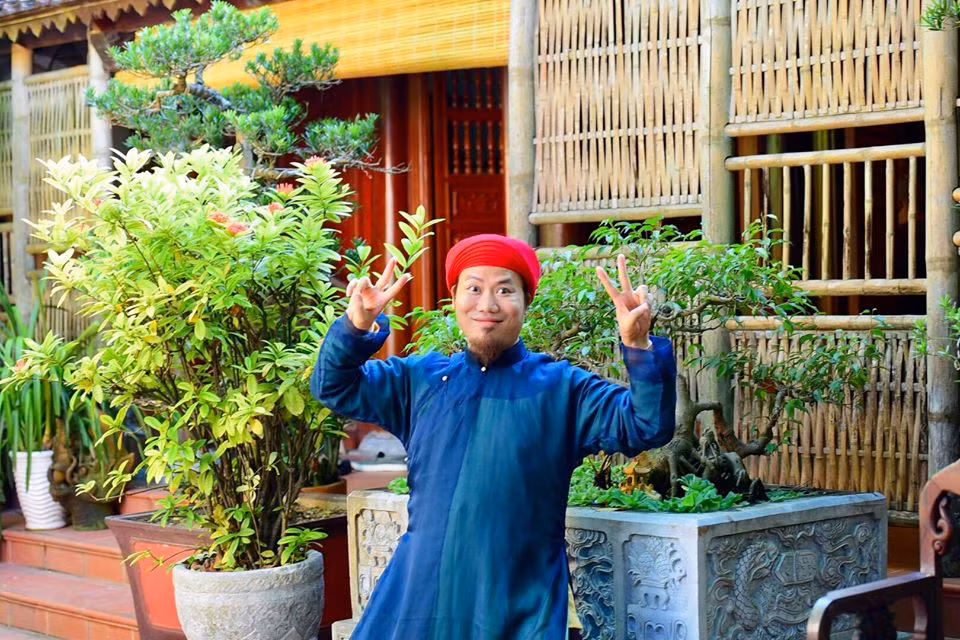 Để tỏ lòng ghi nhớ tới những bậc thầy sân khấu, danh hài Vượng Râu đã chi cả chục tỷ đồng để xây khu nhà thờ "Thiên Trường Vọng Phủ" nằm ở ngoại thành Hà Nội.