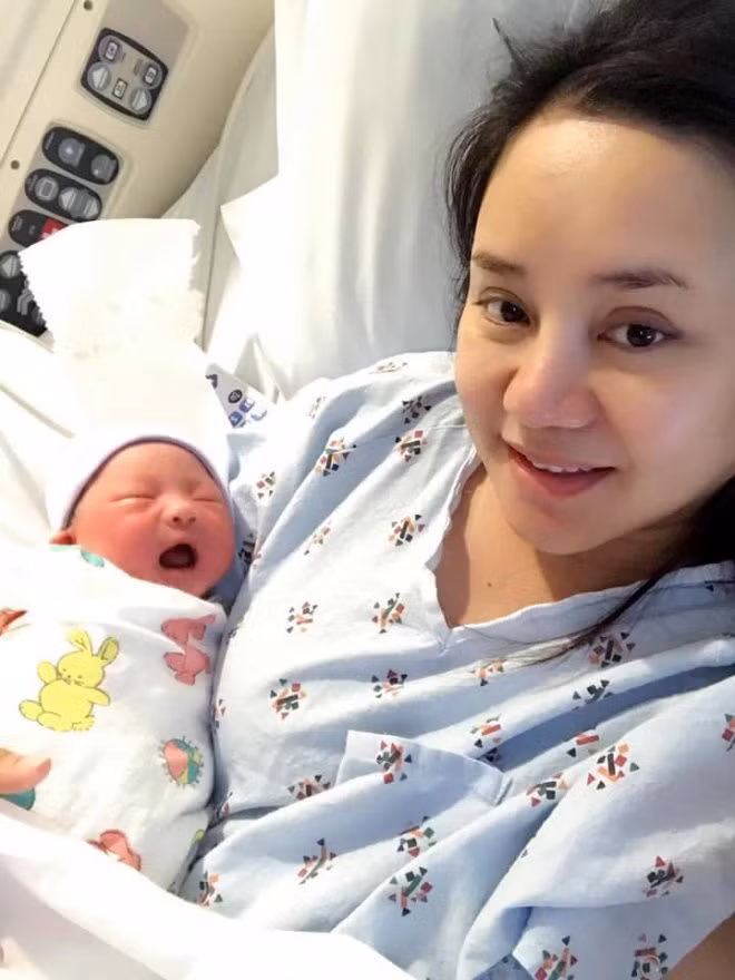 Sau khi kết hôn, giọng ca "Đồng xanh" thoải mái hơn khi chia sẻ cuộc sống riêng tư. Tháng 7/2017, nữ ca sĩ hạ sinh con gái thứ hai ở Mỹ.