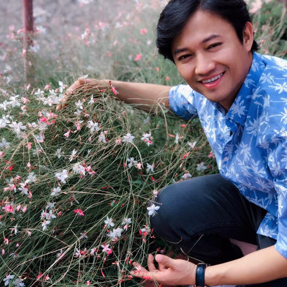 Dù bạn gái không hoạt động trong lĩnh vực nghệ thuật nhưng lại tư vấn cho Quý Bình rất nhiều từ trang phục đến bài hát.