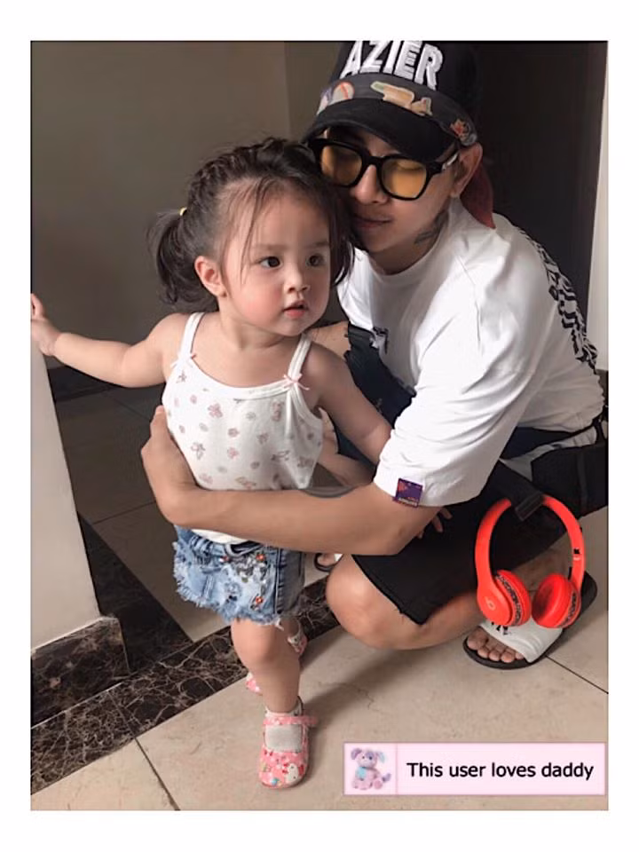 Giọng ca sinh năm 1995 tận hưởng cuộc sống bình yên bên gia đình nhỏ sau những sóng gió đã qua.