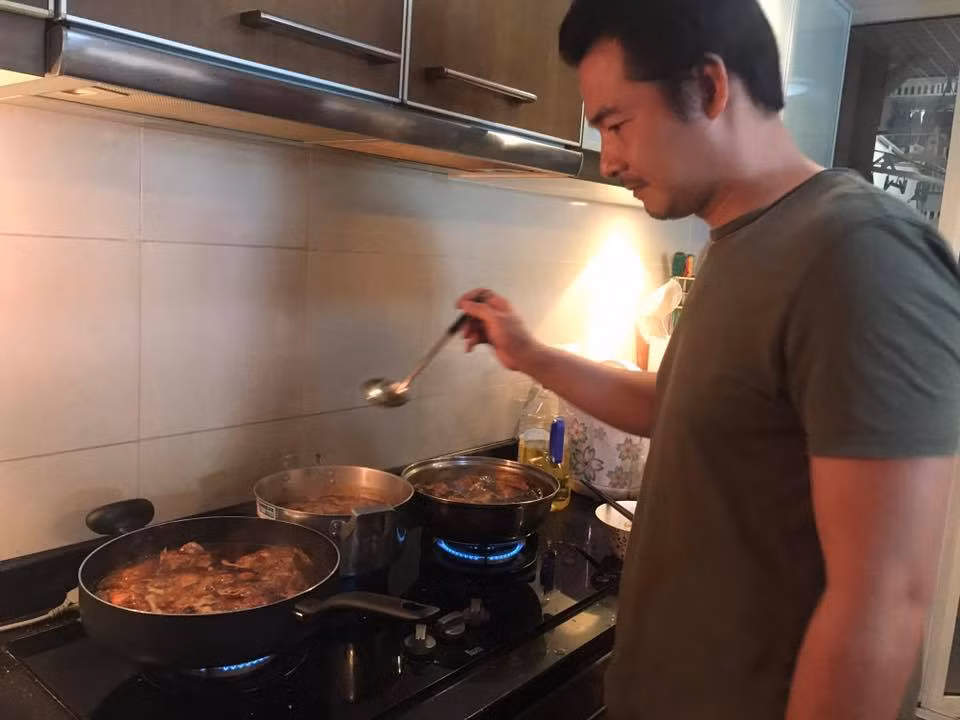 Cặp đôi diễn viên - doanh nhân sống chung gần 3 năm qua trước khi vướng tin đồn sắp làm đám cưới. Ảnh: FBNV.