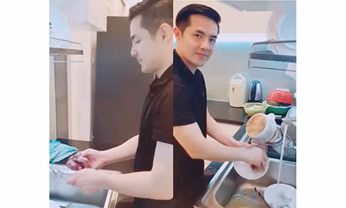 "Bạn trai quốc dân" còn không ngần ngại xắn tay rửa bát, làm việc nhà giúp Đông Nhi khi cô bị mệt.