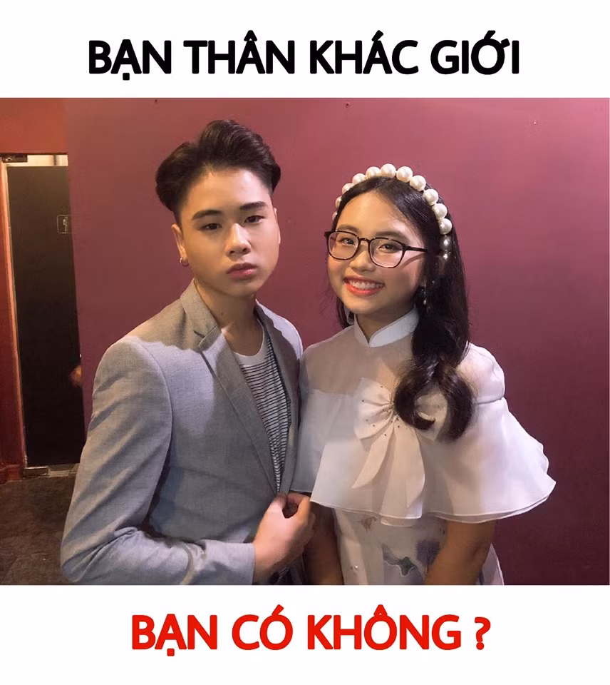 Mới đây, trên trang cá nhân, giọng ca "Quê em mùa nước lũ" tiếp tục chia sẻ về người bạn thân "càng chơi càng thấy đồng điệu" của mình. "Tình cảm, tài năng, tự tin, ga lăng, vui vẻ, tự lập, lắng nghe, đồng cảm, hiểu và quan tâm Chi rất nhiều", nữ ca sĩ dành lời có cánh có cậu bạn thân khác giới.