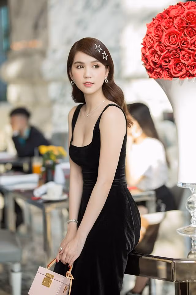 Dù chạm ngưỡng tuổi 30 nhưng Ngọc Trinh vẫn trẻ trung, lí lắc như gái 18.