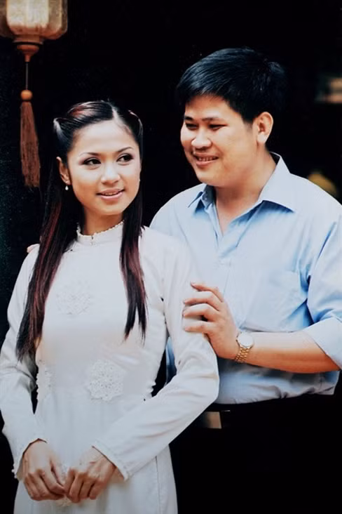 Dù nổi tiếng xinh đẹp, tài năng nhưng ngọc nữ màn ảnh Việt lại có đường tình duyên khá trắc trở. Sau cuộc tình ngắn ngủi với "ông bầu" Phước Sang mà nguyên nhân được cho là do sự chênh lệch về độ nổi tiếng, Việt Trinh còn có cuộc tình với 2 đại gia vướng vòng lao lý. Ảnh: VTC.