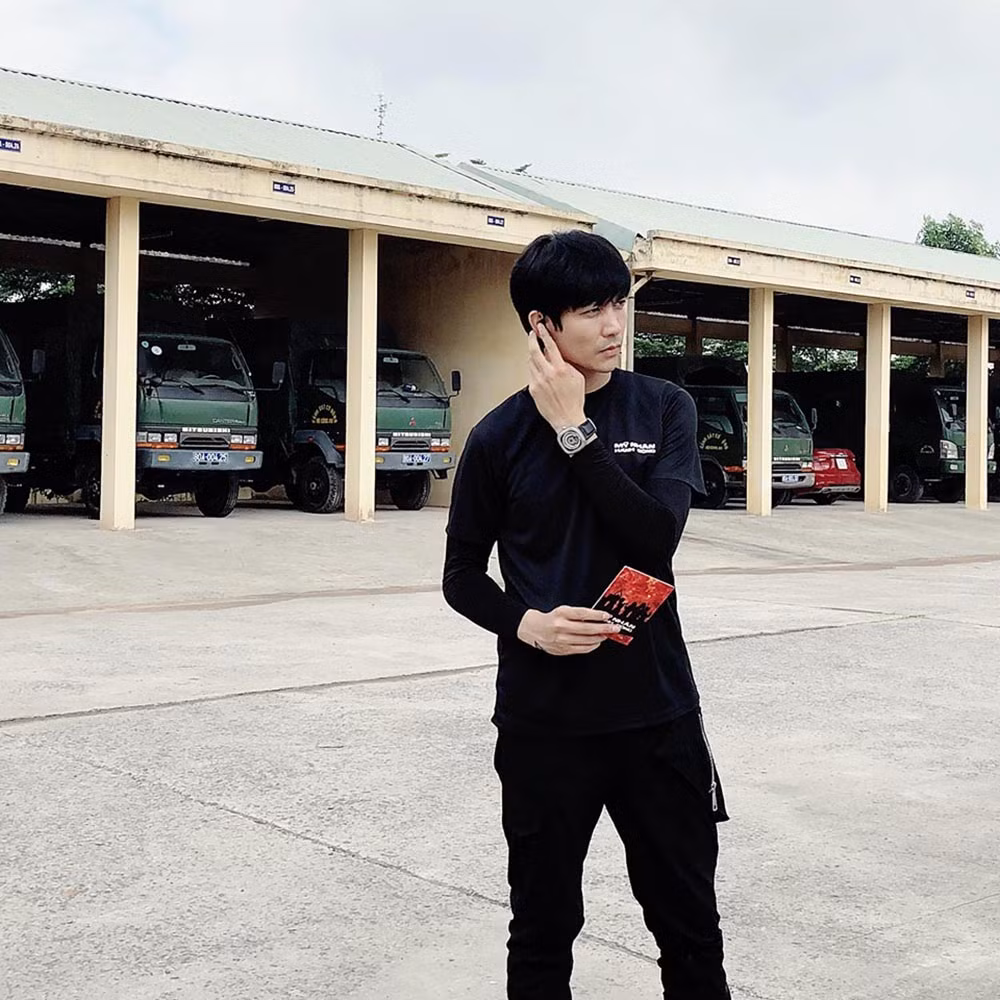 Trong hậu trường của “Mỹ nhân hành động”, Tim cũng thẳng thắn trò chuyện và giải đáp mọi thắc mắc của cả Trương Quỳnh Anh và các thí sinh khác sau khi đã trải qua loạt bài kiểm tra bắt buộc.
