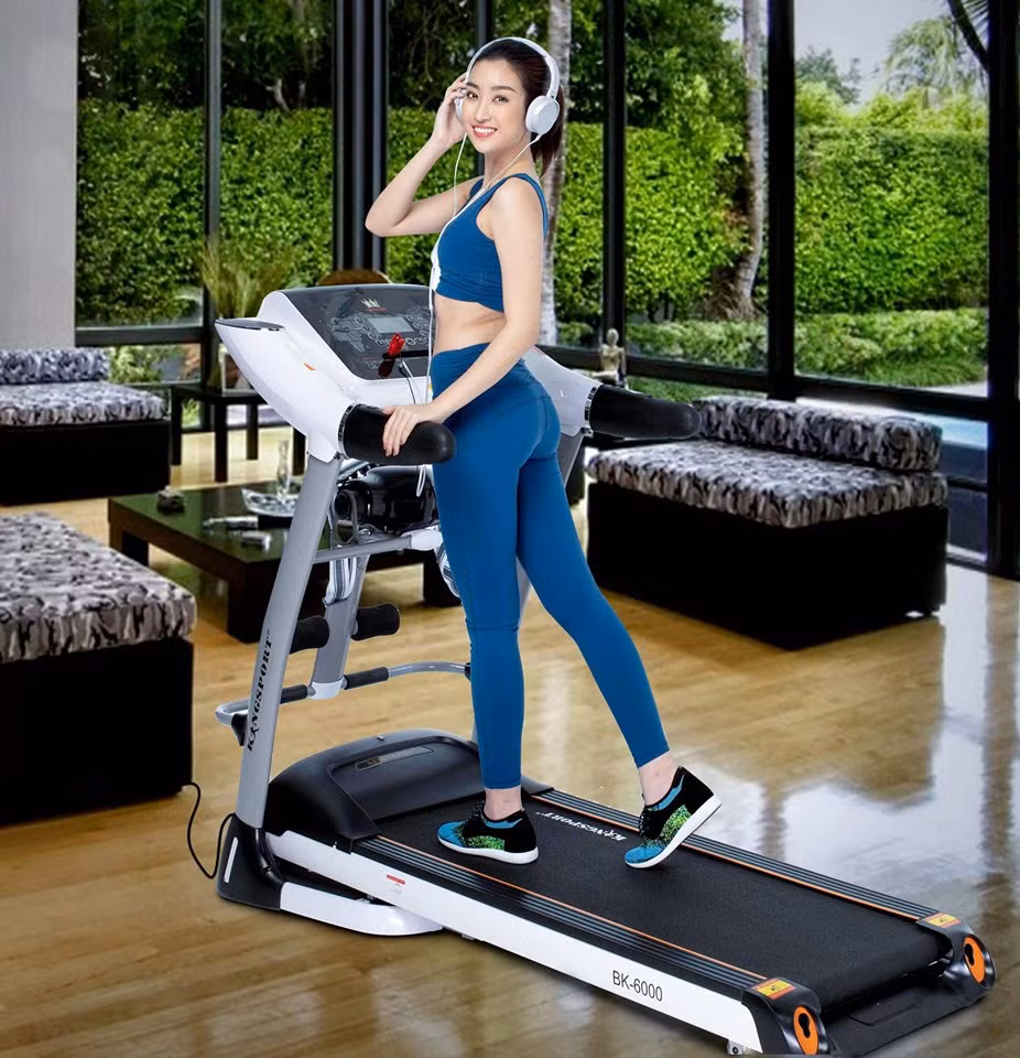 Từ "Hoa hậu giản dị nhất Việt Nam", Đỗ Mỹ Linh ngày càng "lột xác" với phong cách gợi cảm.