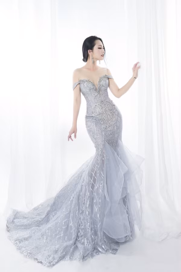 Sau 4 năm tái hôn, Kim Hiền hiện có cuộc sống đáng mơ ước bên Mỹ. Ngoài dành thời gian chăm con và kinh doanh cùng chồng, cô còn đi diễn kịch để bớt nhớ nghề.