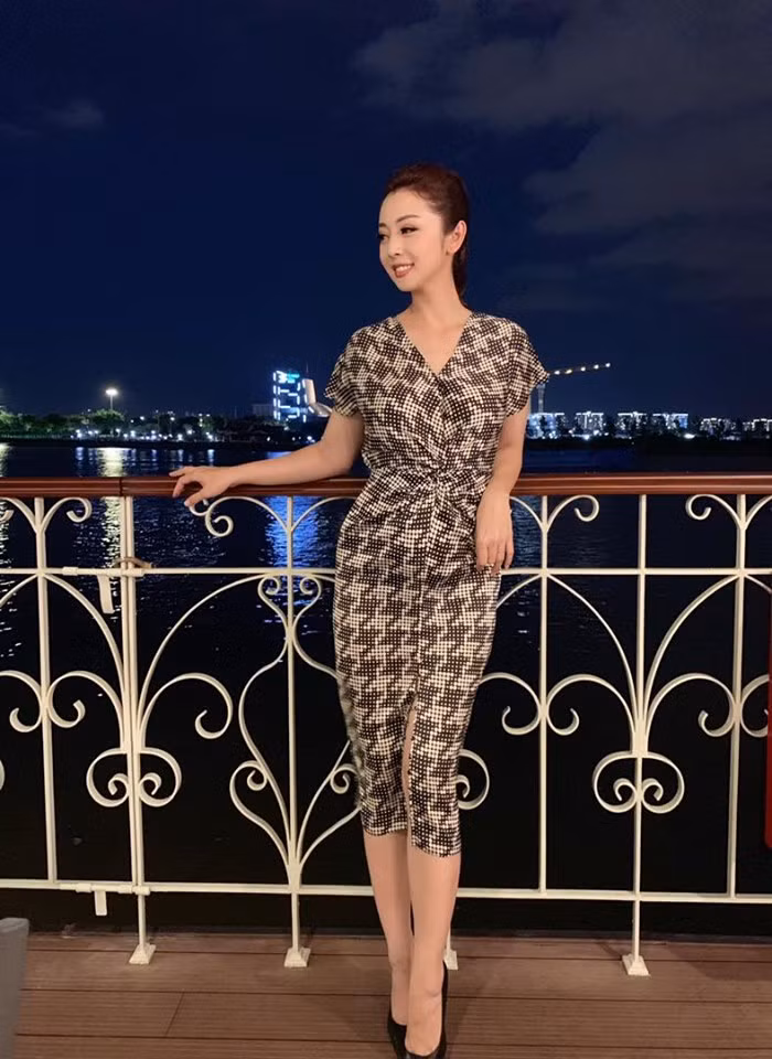 Mang bau lan thu 4, voc dang Jennifer Pham van “ngon” nhu gai xuan