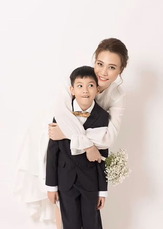 Cựu người mẫu gốc Lạng Sơn dành nhiều tình cảm cho con riêng của chồng.