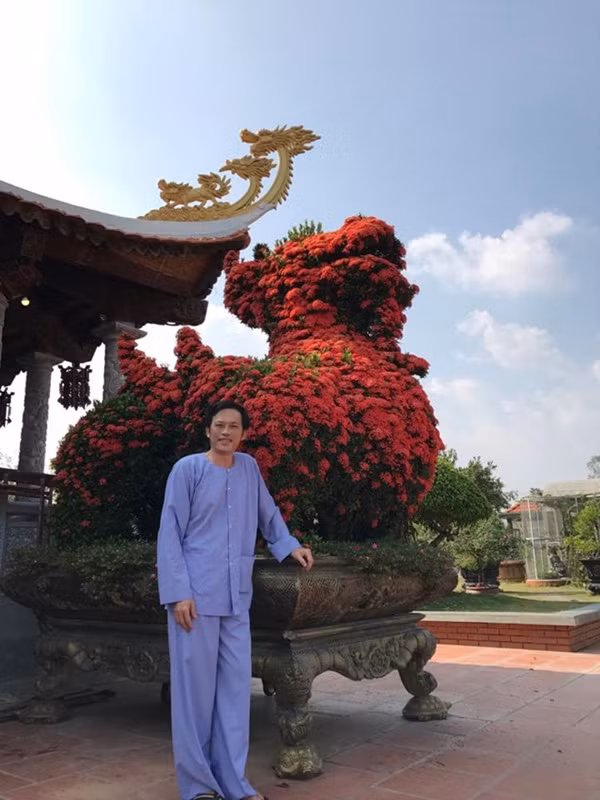 "Anh Bốn" Hoài Linh cũng là nghệ sĩ Việt duy nhất sở hữu nhà Thờ tổ có giá trị lên đến cả trăm tỷ.