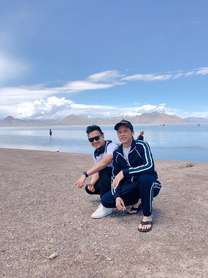 Hai cha con thường dành thời gian bay qua lại giữa Việt Nam và Mỹ để thăm nhau.
