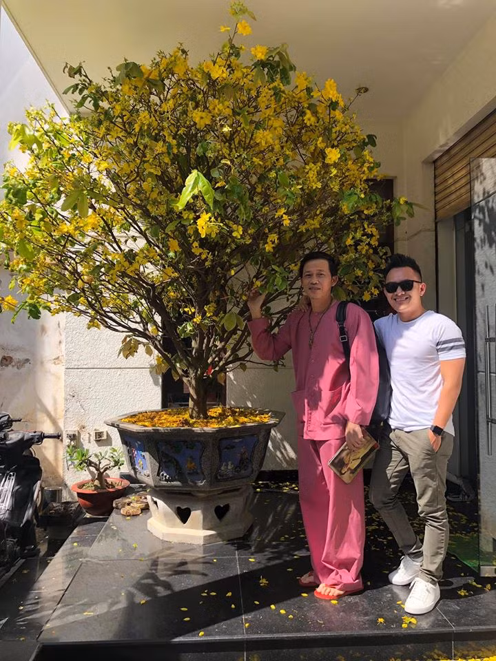 Hoài Linh thường xuyên động viên con trai chịu khó học hành thành người và nỗ lực theo đuổi ước mơ.