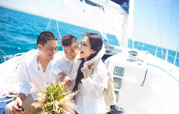Kim Hiền cưới chồng doanh nhân vào tháng 7/2014 và định cư bên Mỹ.