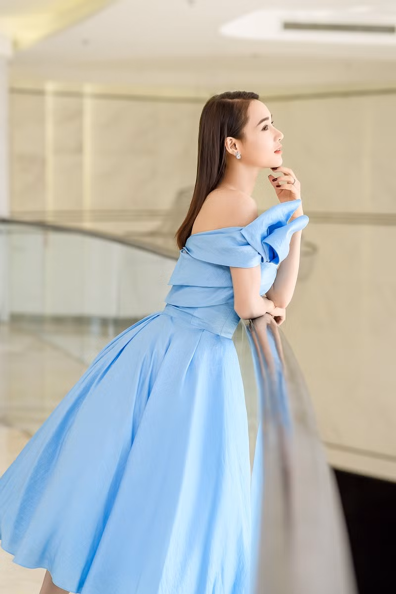 Để hình ảnh được đẹp nhất trong lòng người hâm mộ, nữ diễn viên xinh đẹp đã rất chịu khó, chăm chỉ tập luyện để giữ vóc dáng.