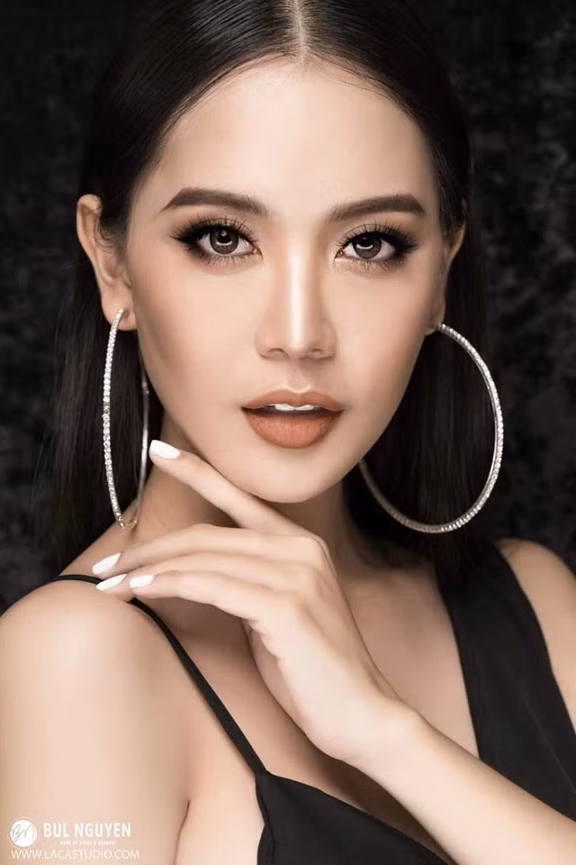 Ve nong bong cua thi sinh chuyen gioi bi loai khoi Hoa hau Hoan vu VN