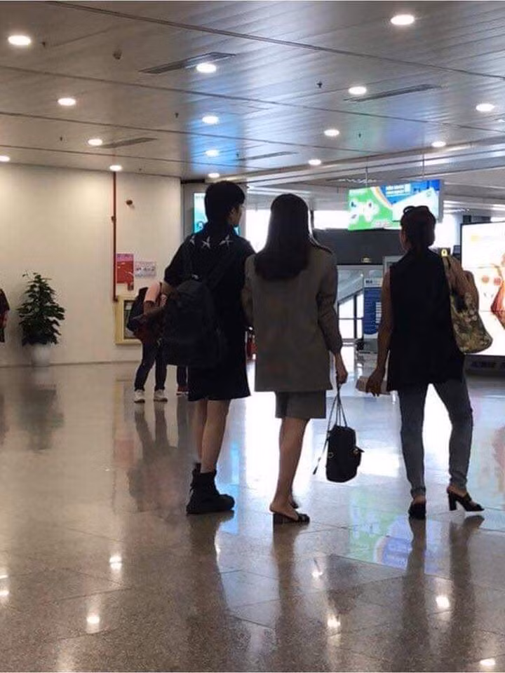Trước sự im lặng của cặp sao nữ, các fan cũng có nhiều quan điểm khác nhau.