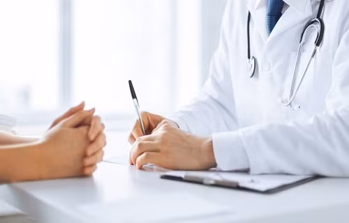 Coi thường đốm trắng trên lưỡi, người đàn ông mắc ung thư Coi thuong dom trang tren luoi, nguoi dan ong mac ung thu