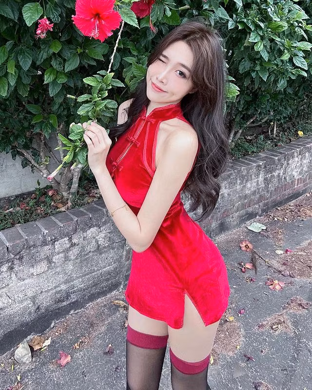 Hiện tại, Fedora không chỉ là một hot girl, người mẫu, cô nàng còn là một blogger du lịch, một MC khá nổi, chuyên dẫn các chương trình truyền hình.
