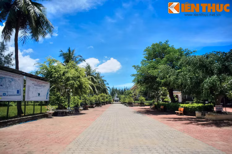  Khu chứng tích Sơn Mỹ (thôn Tư Cung, xã Tịnh Khê, TP Quảng Ngãi, tỉnh Quảng Ngãi) là nơi ghi dấu vụ thảm sát Sơn Mỹ (còn gọi là vụ thảm sát Mỹ Lai) của quân đội Mỹ trong Chiến tranh Việt Nam.