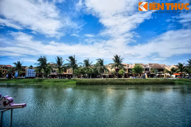 Dòng sông bà ngã xuống được đặt tên là sông Thu Bồn, và ngôi làng nhỏ bé bà yên nghỉ mang tên làng Thu Bồn, ngày nay nằm ở xã Duy Tân, huyện Duy Xuyên, gần thánh địa Mỹ Sơn.