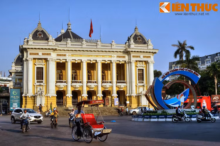 Dau son lich su o Quang truong Cach mang Thang Tam