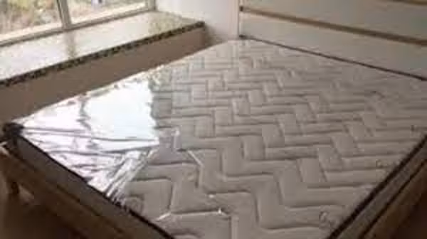 Việc để nguyên lớp nilon khi mua đệm hoặc bọc nilon cho đệm tiềm ẩn nguy cơ tiếp xúc với fomandehit.