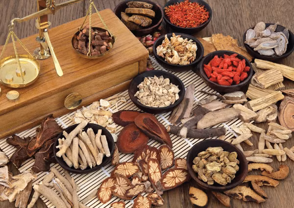 Thực tế, hầu hết các loại thuốc đều được chuyển hóa, bài tiết qua thận. Uống thuốc không hợp lý đồng nghĩa với việc tăng gánh nặng, gây hại cho bộ phận này.