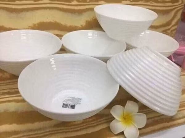 Điều này bắt nguồn từ việc hầu hết nước nóng chúng ta dùng chỉ đạt tầm 80°C. Để vi khuẩn bị tiêu diệt hoàn toàn, bát đũa cần được đun trong nước sôi 100°C, ít nhất trong 5 phút.