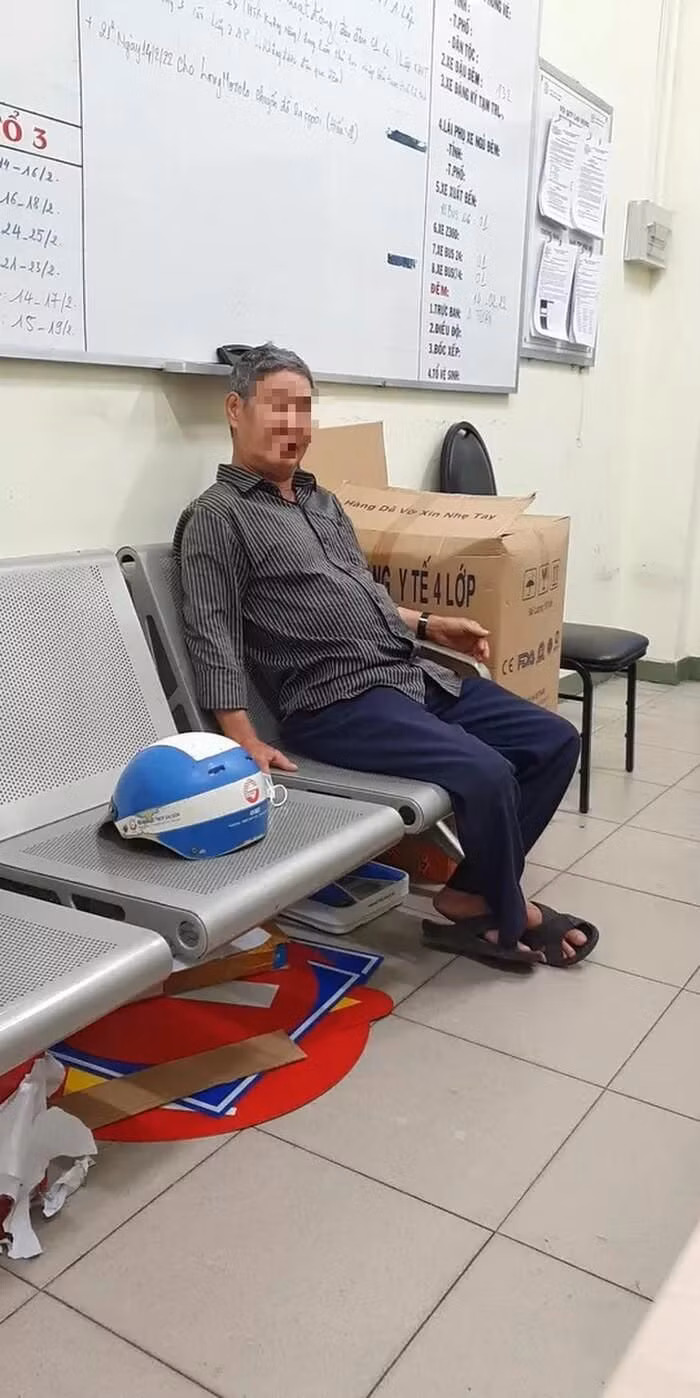 Tài xế xe ôm chở nam sinh mất tích rời khỏi bến xe nói gì?: Người đàn ông đi xe Dream chở nam sinh Nguyễn Văn Nghĩa (19 tuổi, quê Bình Định rời khỏi Bến xe Miền Đông được xác định là tài xế xe ôm tên N.Đ.M. (62 tuổi). Ông M. chở Nghĩa rời khỏi bến xe đi về hướng đường Điện Biên Phủ, quận Bình Thạnh. Đến trước cổng tường Đại học Công nghệ TP HCM (đường Điện Biên Phủ, quận Bình Thạnh) thì Nghĩa xin xuống xe. Ông M. không biết Nghĩa đi đâu. 