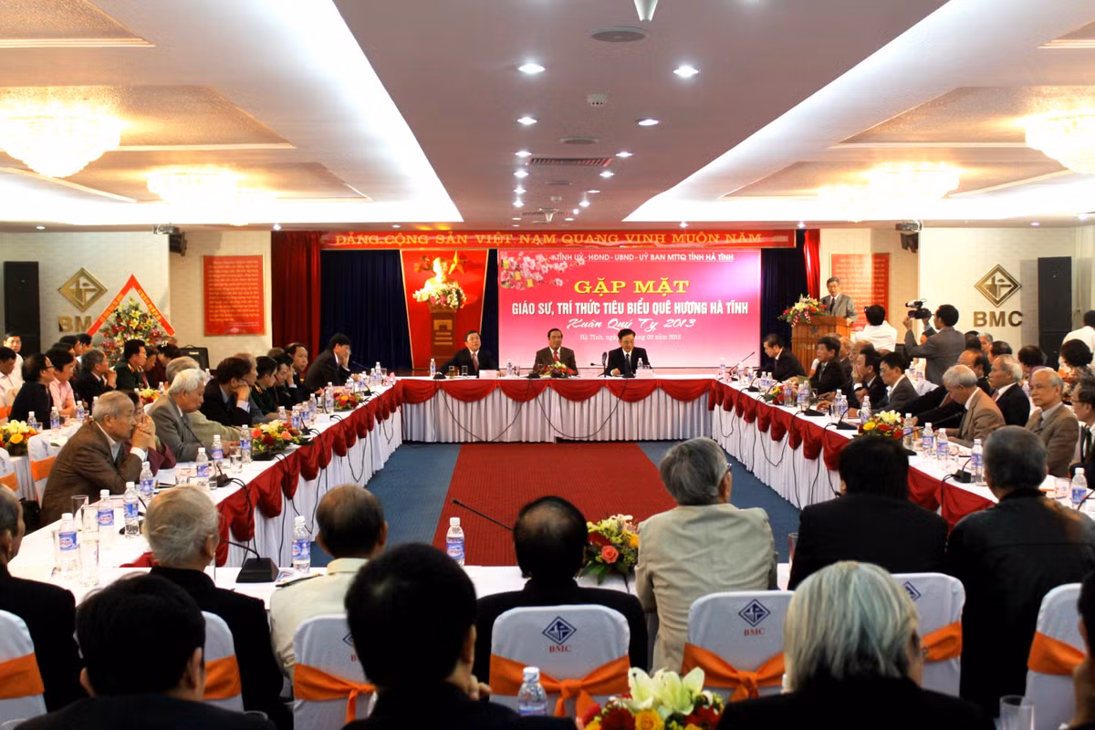 Ha Tinh: 728 nguoi duoc cong nhan Giao su, Pho Giao su tu 1945 den nay