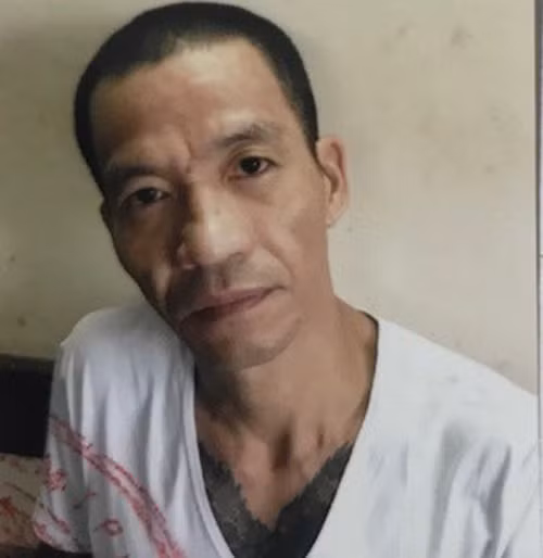 Cũng theo hồ sơ Công an, Long có tới 4 tiền án, 3 tiền sự, trong đó 90% tội liên quan đến cố ý gây thương tích. Biệt danh Long "máy chém" của gã này xuất phát từ thời thanh niên, khi anh trai Hải "Bánh" làm trùm giang hồ đất Bắc. Thời điểm đó, các cuộc "giao chiến" với đối thủ, Long đều trực tiếp tham gia đâm chém người.