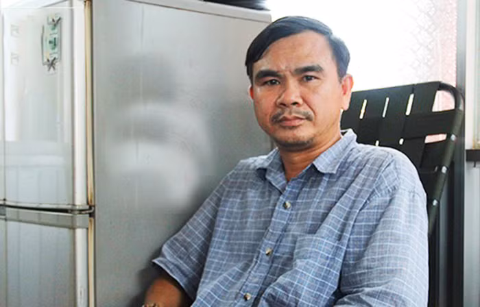 Vào miền Nam, Hùng "Sầu" gia nhập một băng nhóm đòi nợ thuê ở khu vực An Sương (huyện Hóc Môn) được một thời gian, rồi phải trốn nã sang Campuchia. Mặc dù ở đất khách quê người nhưng với bản tính giang hồ, Hùng "Sầu" tiếp tục gây dựng cánh đàn em bảo kê khu người Việt. Nhưng rồi không thể cạnh tranh được với nhóm giang hồ bản địa, Hùng "Sầu" trôi dạt sang Lào 6 tháng trước khi về Việt Nam và trở thành “đại ca” của nhóm giang hồ tại An Sương. 