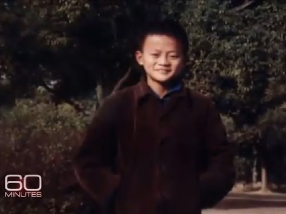 Thời bé, Jack Ma gầy gò và hay đánh nhau với bạn cùng lớp, ông cũng có sở thích bắt dế và cho chúng chọi nhau như bao bạn bè cùng thời khác. Ảnh: 60 minutes