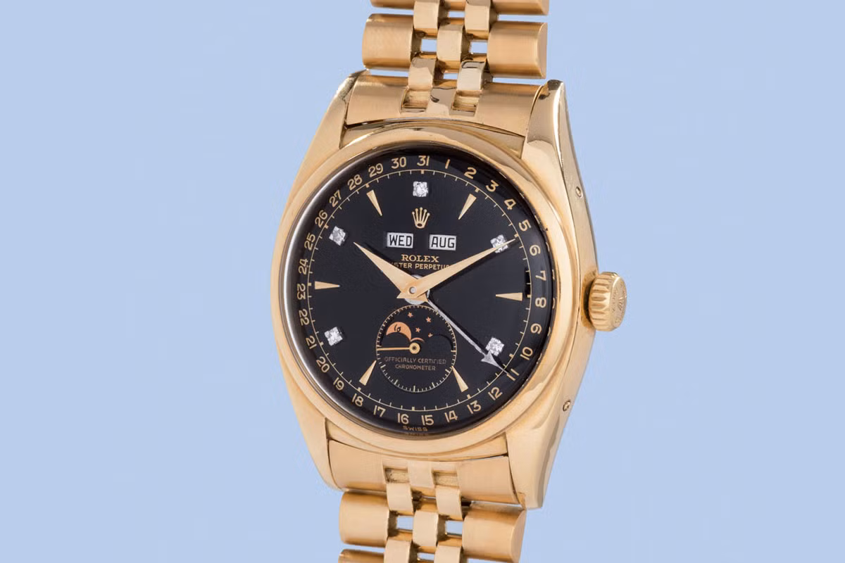 Chiếc đồng hồ Rolex của vua Bảo Đại được bán giá kỷ lục 5,1 triệu USD (tương đương 115 tỷ đồng) vào năm 2017 tại Nhà đấu giá Phillips. Chiếc đồng hồ này ban đầu được bán cho vị hoàng đế cuối cùng của triều Nguyễn ở Việt Nam vào năm 1954. Vào thời điểm đó, đây là mẫu đồng hồ đắt nhất trong bộ sưu tập của Rolex. Ảnh: Digital