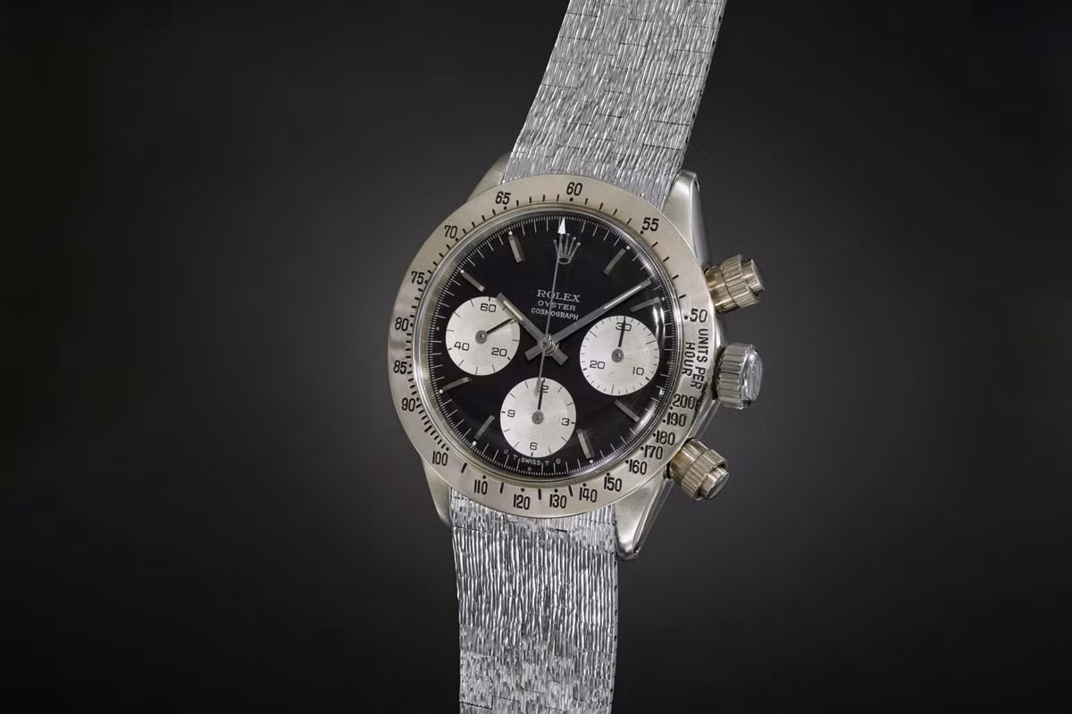Năm 2018, chiếc đồng hồ Rolex “The Unicorn” Oyster Cosmograph được bán với giá 5,9 triệu USD (khoảng 133 tỷ đồng). Đồng hồ được sản xuất vào năm 1970 bằng kim loại quý màu trắng theo yêu cầu đặc biệt từ một nhà bán lẻ của Đức. Các chuyên gia coi nó là chiếc đồng hồ hiếm và đắt nhất từng được bán vào thời điểm đó. Ảnh: Digital