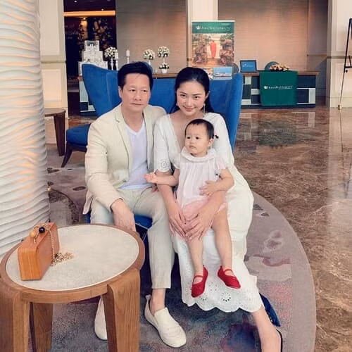 Từ khi nên duyên với đại gia giàu có, nữ diễn viên có cuộc sống viên mãn, lúc nào cũng sống trong nhung lụa. Ảnh: Ngoisao