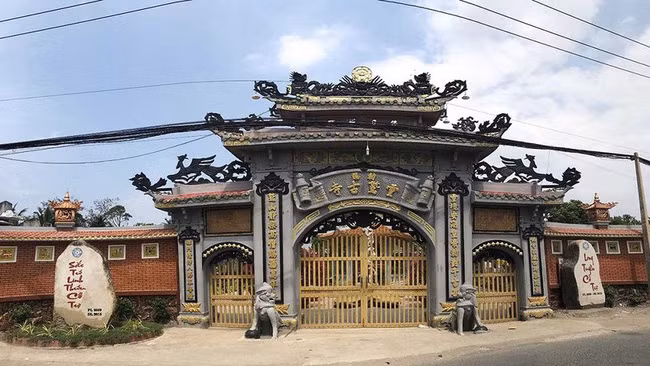 Ly ky chuyen dai hong chung cuu chua o ngoi chua co nhat Tien Giang
