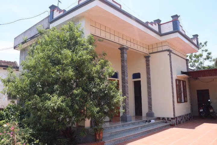 Tại quê nhà ở làng Nhội, xã Hồng Minh, huyện Hưng Hà (Thái Bình), bố mẹ Đoàn Văn Hậu sống trong căn nhà mái bằng khang trang, sạch sẽ. Ảnh: Dân Việt