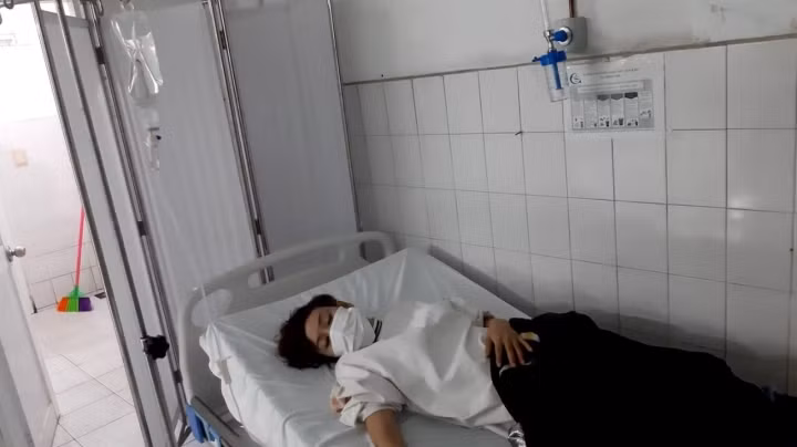 Co giao uong thuoc tu tu truoc mat hieu truong: Quan 7 ket luan loat sai pham-Hinh-2