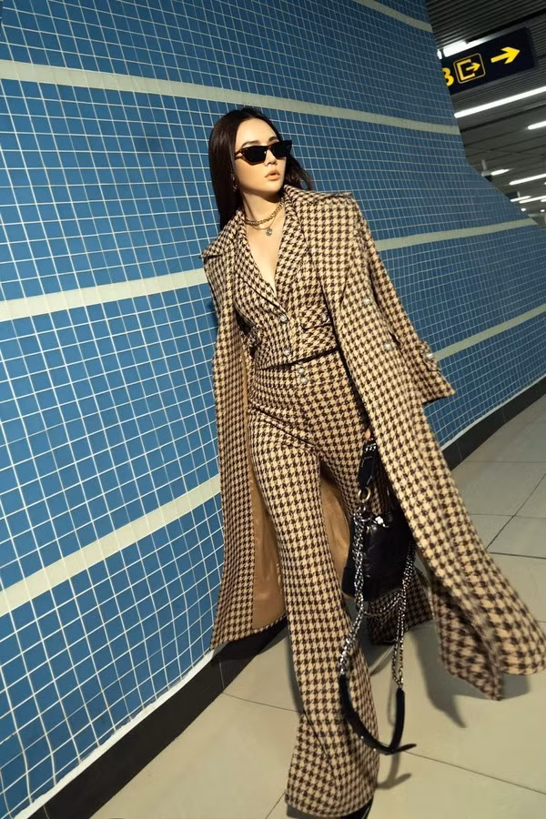 Là bà mẹ đơn thân nhưng Huyền Lizzie vẫn tạo dựng được cuộc sống sung túc, giàu có đáng ngưỡng mộ nhờ hoạt động nghệ thuật thành công và kinh doanh "mát tay". Ảnh: FBNV
