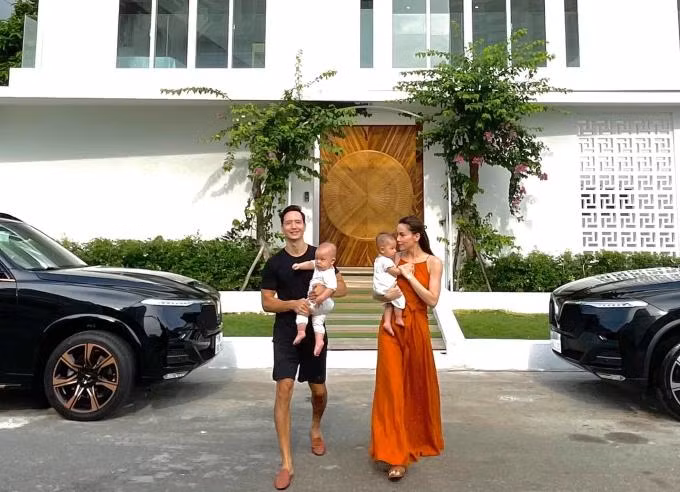 Sau khi sinh đôi Lisa - Leon, Hồ Ngọc Hà - Kim Lý chuyển về biệt thự mới sinh sống. Ảnh: FBNV