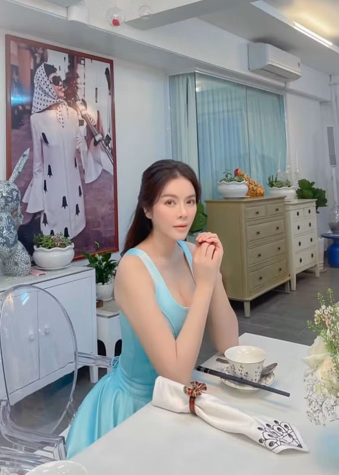 Trong năm 2021, Lý Nhã Kỳ hoàn tất căn biệt thự 7 tầng tại trung tâm TP HCM. Đây là công trình tâm huyết của nữ diễn viên dành bản thân vào sinh nhật 39 tuổi. Ảnh: FBNV