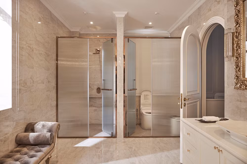 Chiếc bồn cầu xịn xò trị hơn 100 triệu.