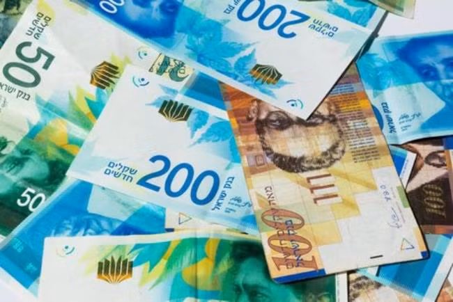 Tờ tiền Israel cũng khiến giới làm tiền giả phải “đau đầu” vì trên mỗi tờ tiền đều có chữ ký của Thống đốc. Theo đó, việc làm giả tiền gần như là bất khả thi.