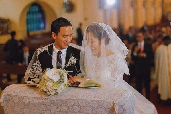 9 năm trước, khi đang ở đỉnh cao sự nghiệp, Tăng Thanh Hà bất ngờ thông báo kết hôn với doanh nhân Louis Nguyễn. Kể từ ngày lên xe hoa, Hà Tăng có hôn nhân hạnh phúc bên chồng đại gia khiến nhiều người ngưỡng mộ. Ảnh: Internet
